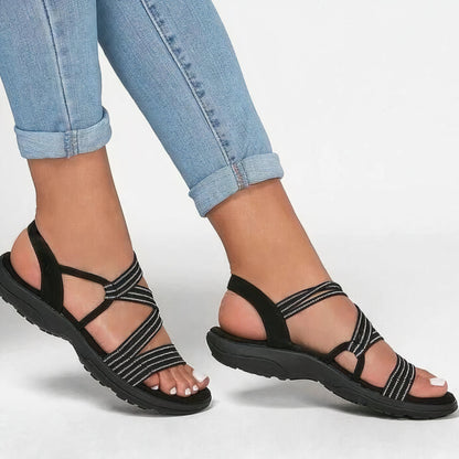 "Orthopedische vrijetijdssandalen voor dames, lichtbruin met ergonomisch voetbed en minimalistisch ontwerp, zijaanzicht."