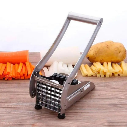 Professionele frietsnijder met verwisselbare messen, robuust RVS-ontwerp, ideaal voor perfect gesneden frietjes en groentes.