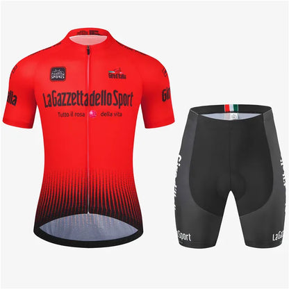 "Professionele heren fietskleding set van Castelli-stof, met korte mouwen en moderne pasvorm, ideaal voor serieuze fietsers."