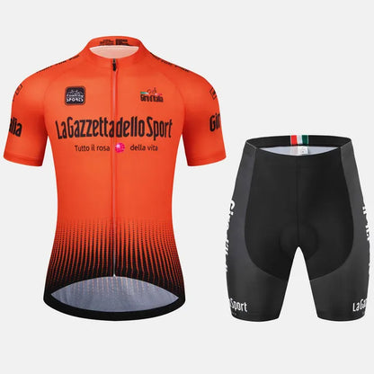 "Professionele heren fietskleding set van Castelli-stof, met korte mouwen en moderne pasvorm, ideaal voor serieuze fietsers."