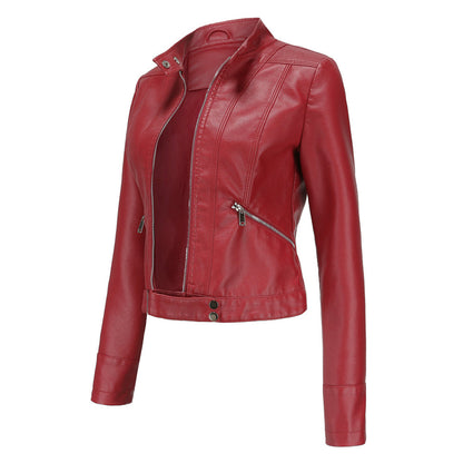 "Rode leren bikerjas voor dames, kort design, stijlvolle en functionele OXANA jas met zakken en luxe uitstraling"