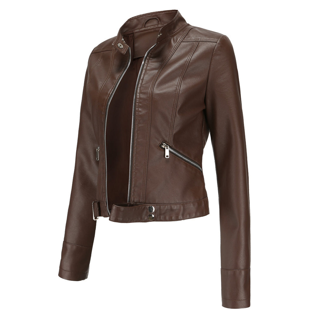 "Rode leren bikerjas voor dames, kort design, stijlvolle en functionele OXANA jas met zakken en luxe uitstraling"