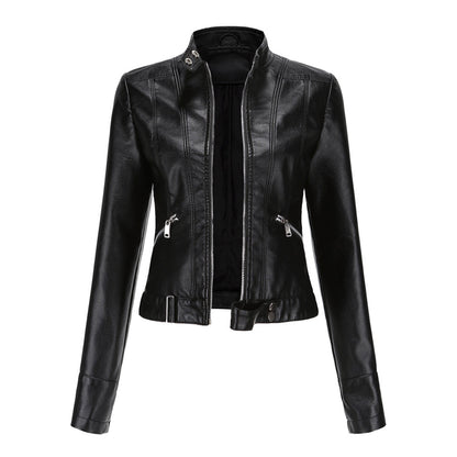 "Rode leren bikerjas voor dames, kort design, stijlvolle en functionele OXANA jas met zakken en luxe uitstraling"