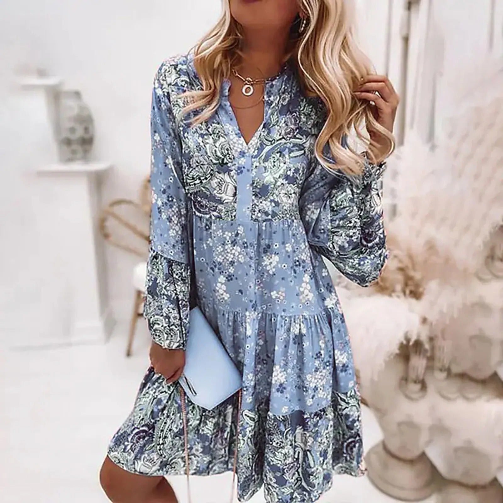 Roze elegante zomerjurk voor vrouwen met vloeiende snit en luchtige stof, perfect voor stijlvolle zomerse dagen.