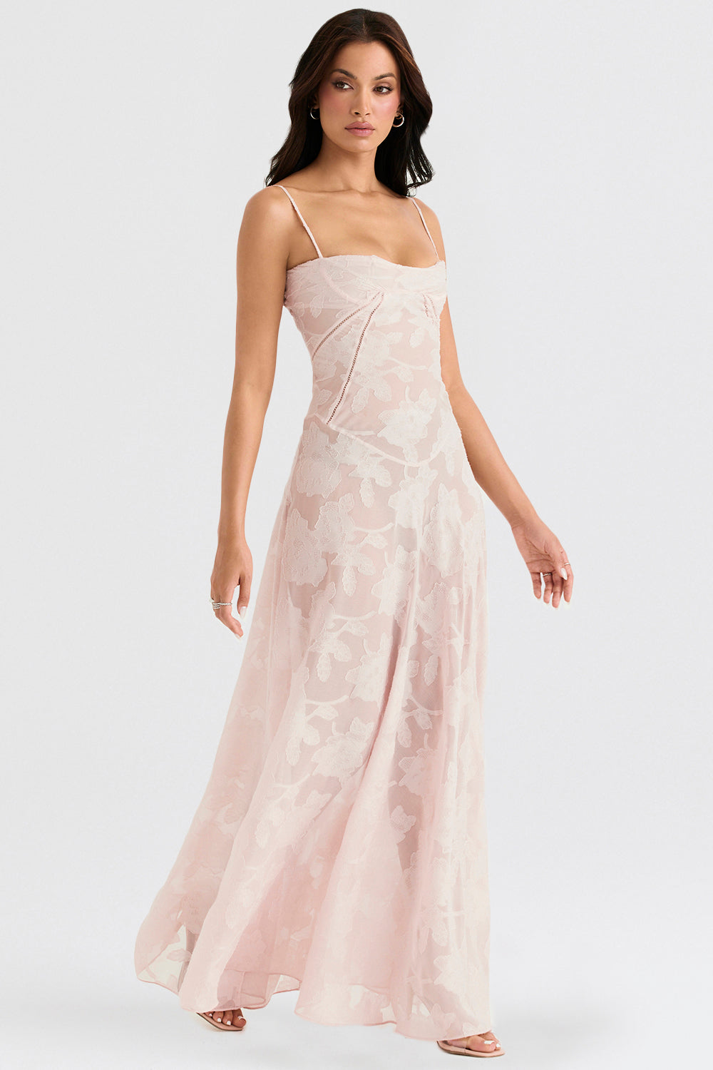 "Rugloze Elvina maxi jurk met geborduurde details, elegante lange jurk voor zomerse gelegenheden in vrouwenmode"