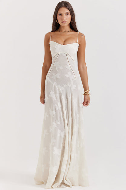 "Rugloze Elvina maxi jurk met geborduurde details, elegante lange jurk voor zomerse gelegenheden in vrouwenmode"