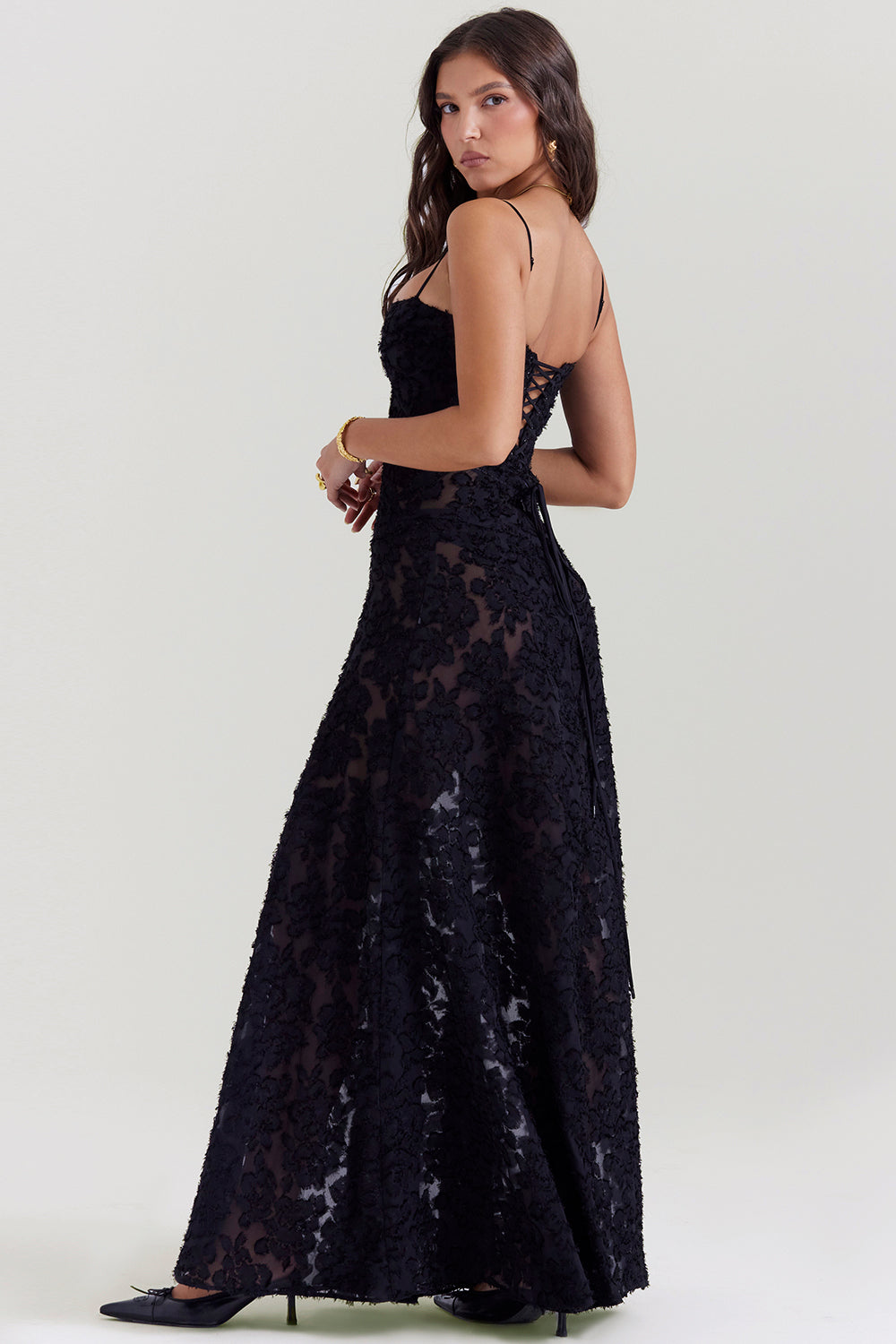 "Rugloze Elvina maxi jurk met geborduurde details, elegante lange jurk voor zomerse gelegenheden in vrouwenmode"