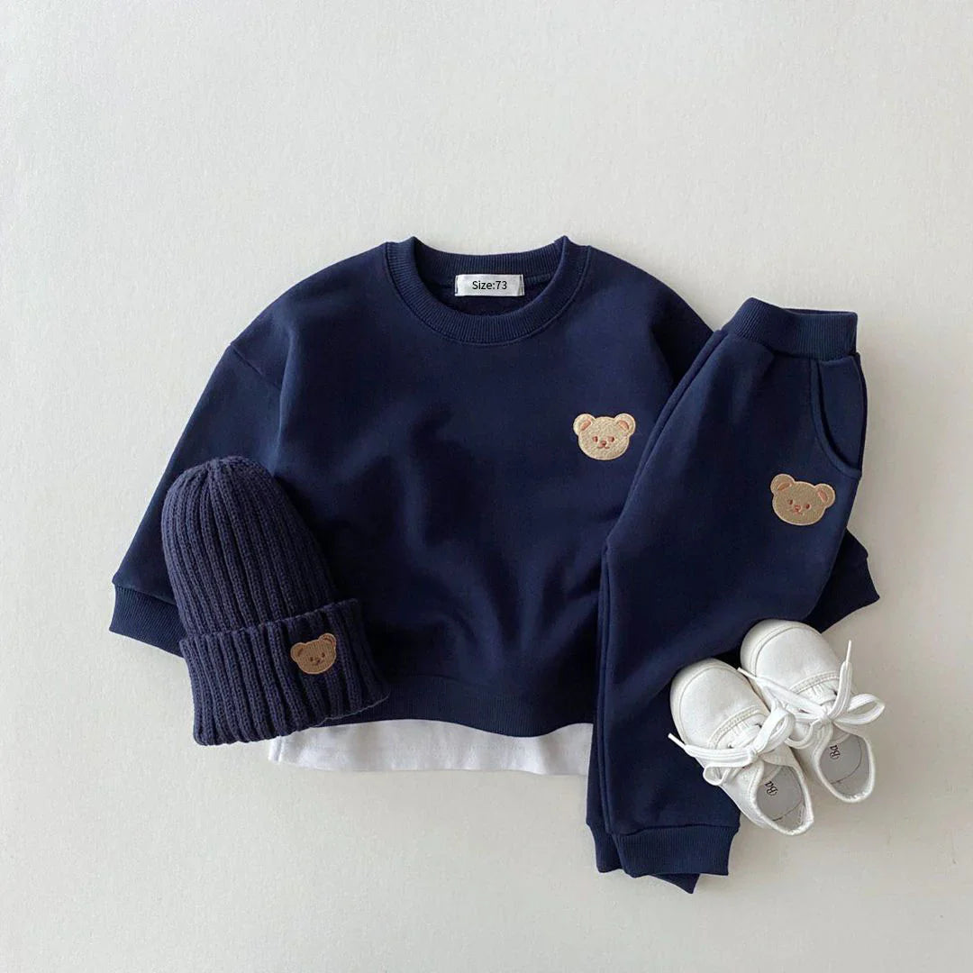 "Schattige berenprint kinderset van zacht katoen in diverse kleuren, ideaal voor comfort en stijl bij kinderen."