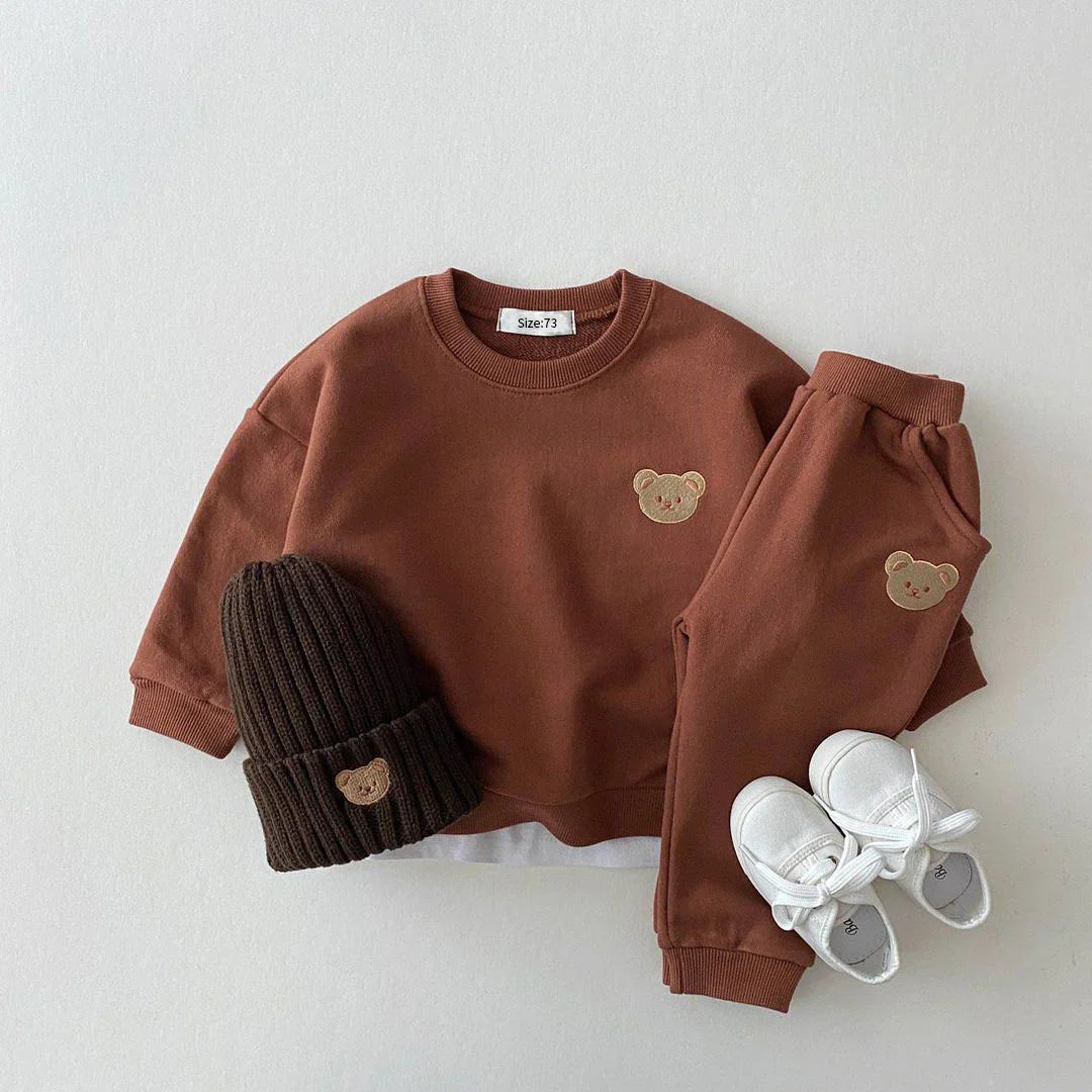 "Schattige berenprint kinderset van zacht katoen in diverse kleuren, ideaal voor comfort en stijl bij kinderen."