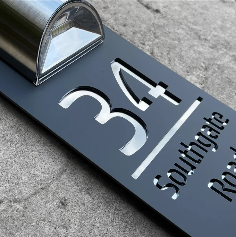 "Solar huisnummer bord met heldere, milieuvriendelijke verlichting, weerbestendig en eenvoudig te onderhouden, geen bedrading