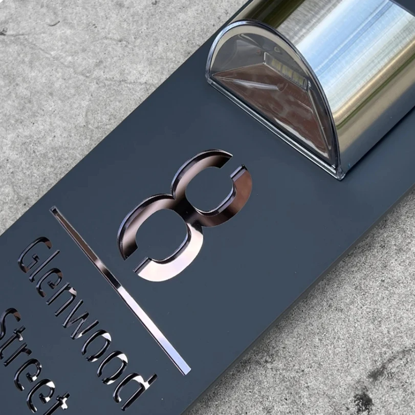 "Solar huisnummer bord met heldere, milieuvriendelijke verlichting, weerbestendig en eenvoudig te onderhouden, geen bedrading