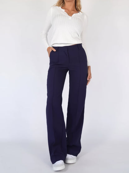 "Sophie - Elegante high-waist pantalon met wijde pijpen in zachte stretch stof, ideaal voor comfort en stijl in dameskleding.