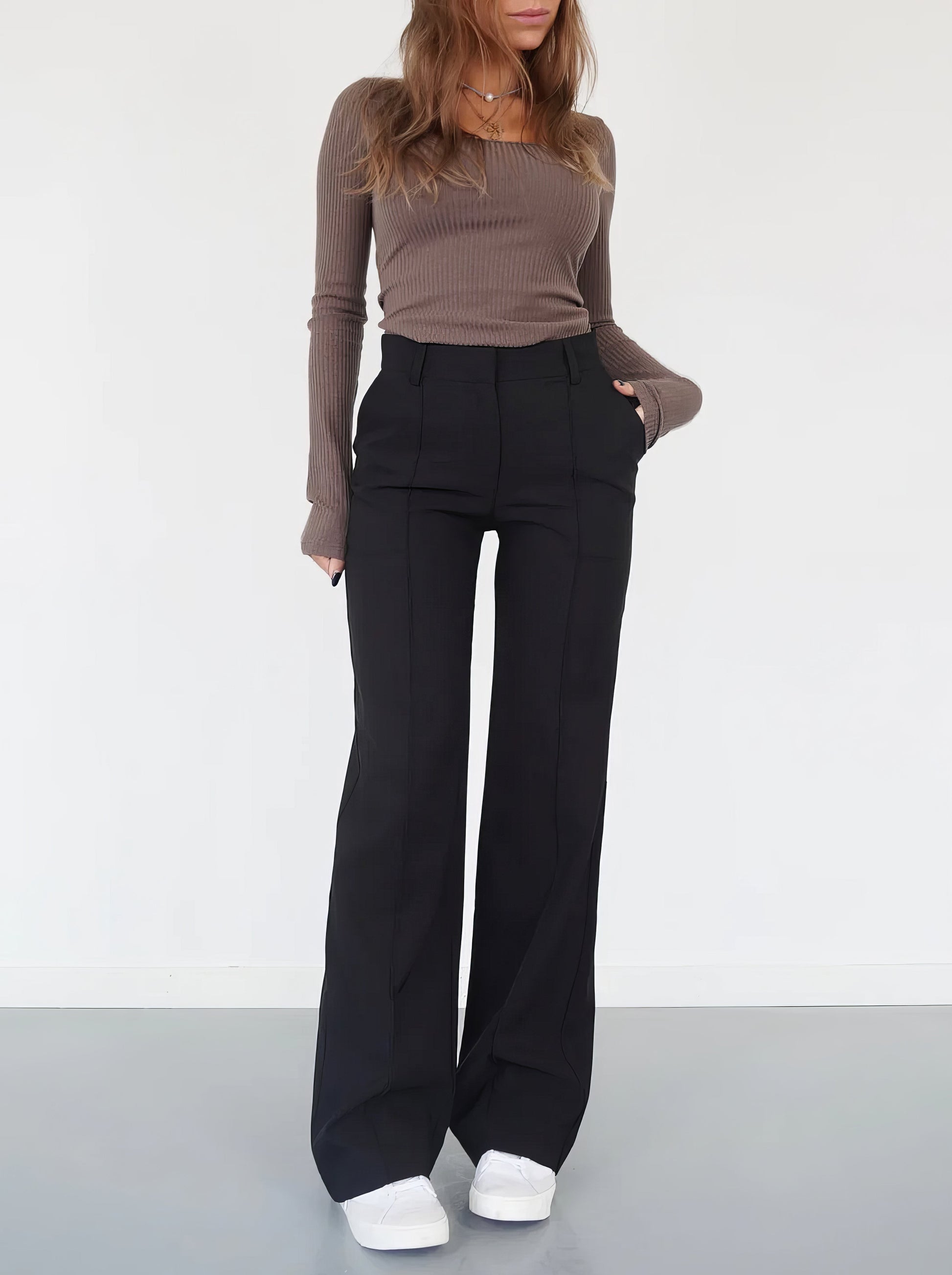 "Sophie - Elegante high-waist pantalon met wijde pijpen in zachte stretch stof, ideaal voor comfort en stijl in dameskleding.