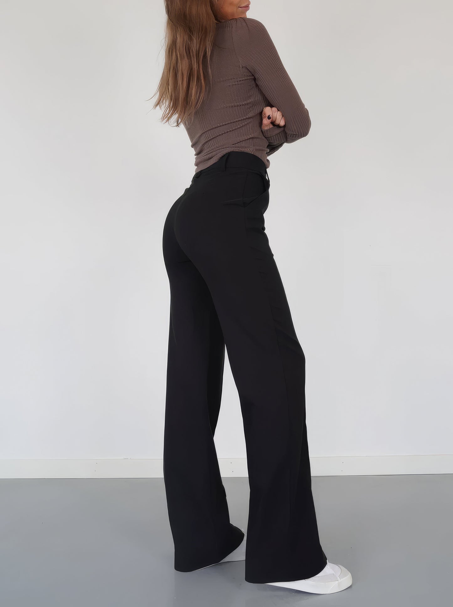 "Sophie - Elegante high-waist pantalon met wijde pijpen in zachte stretch stof, ideaal voor comfort en stijl in dameskleding.