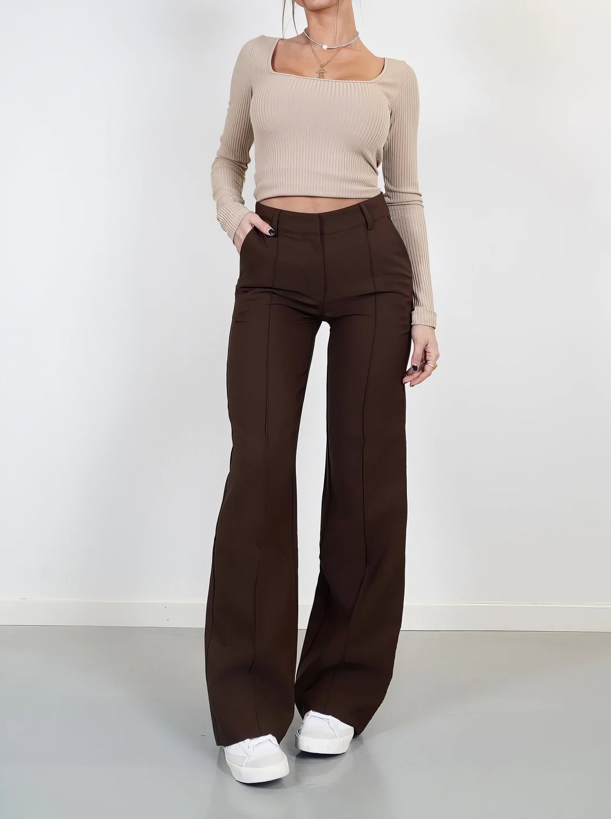 "Sophie - Elegante high-waist pantalon met wijde pijpen in zachte stretch stof, ideaal voor comfort en stijl in dameskleding.