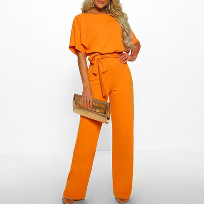 "Sophie dames jumpsuit, elegant met korte mouwen en flatterende taille in beige, ideaal voor elke gelegenheid."