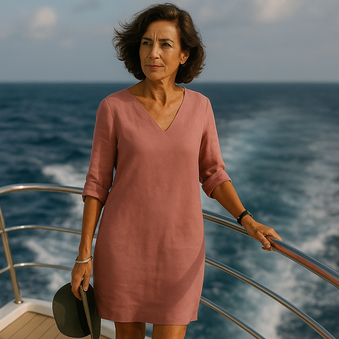 "Sophie zomerjurk donkerblauw, elegant ontwerp, luchtige stof, dameskleding, ideaal voor stijlvolle en comfortabele zomerdage
