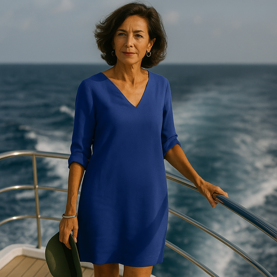 "Sophie zomerjurk donkerblauw, elegant ontwerp, luchtige stof, dameskleding, ideaal voor stijlvolle en comfortabele zomerdage