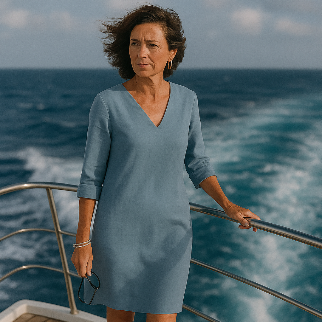 "Sophie zomerjurk donkerblauw, elegant ontwerp, luchtige stof, dameskleding, ideaal voor stijlvolle en comfortabele zomerdage