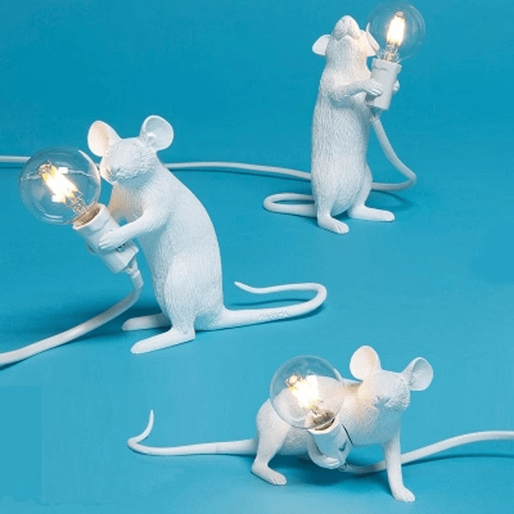 "Speelse Doctor Mousey tafellamp van hars, uniek muisdesign met LED-compatibiliteit, perfect voor tafel of kast"