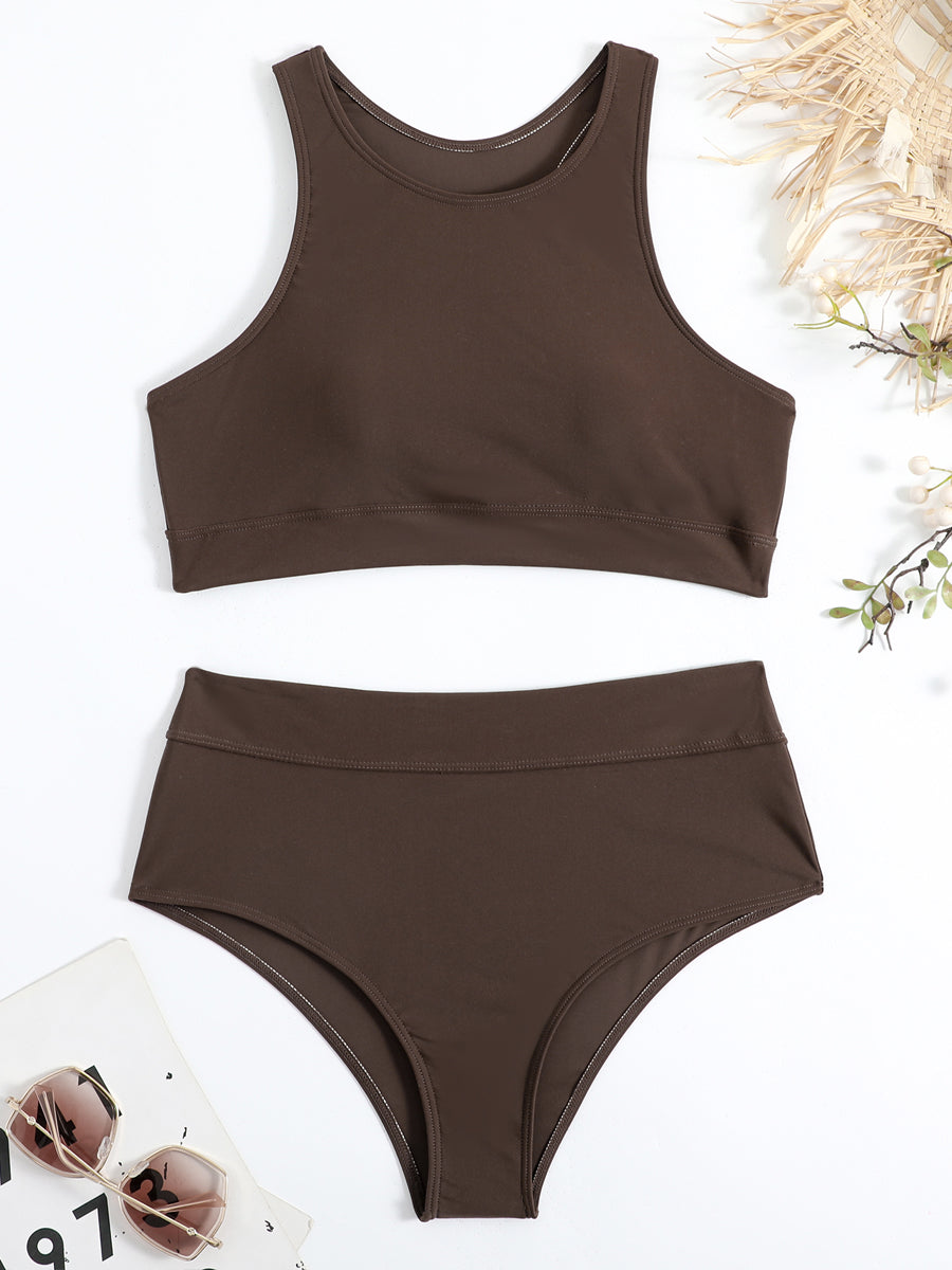"Sportieve Nova bikini set, ademende stoffen, flatterende snit, trendy ontwerp, perfect voor strand of zwembad."