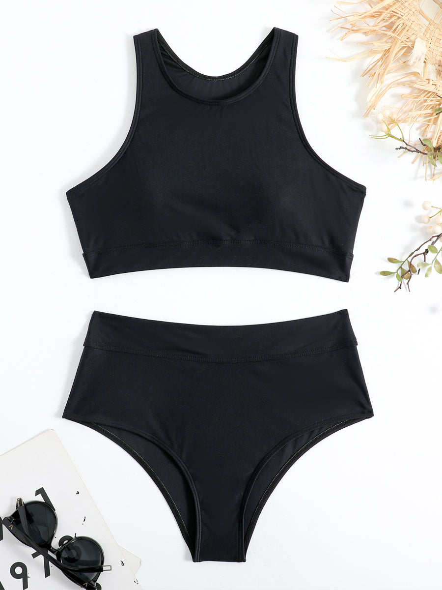 "Sportieve Nova bikini set, ademende stoffen, flatterende snit, trendy ontwerp, perfect voor strand of zwembad."