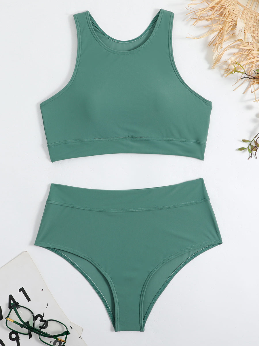 "Sportieve Nova bikini set, ademende stoffen, flatterende snit, trendy ontwerp, perfect voor strand of zwembad."
