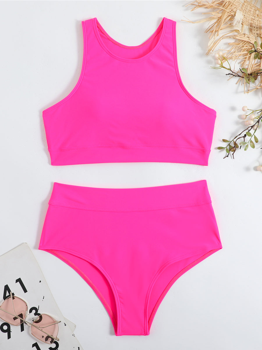 "Sportieve Nova bikini set, ademende stoffen, flatterende snit, trendy ontwerp, perfect voor strand of zwembad."
