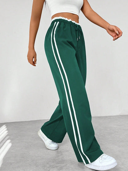 "Sportieve wide-leg broek met relaxte pasvorm en dubbele strepen, elastische tailleband, perfect voor casual stijl."