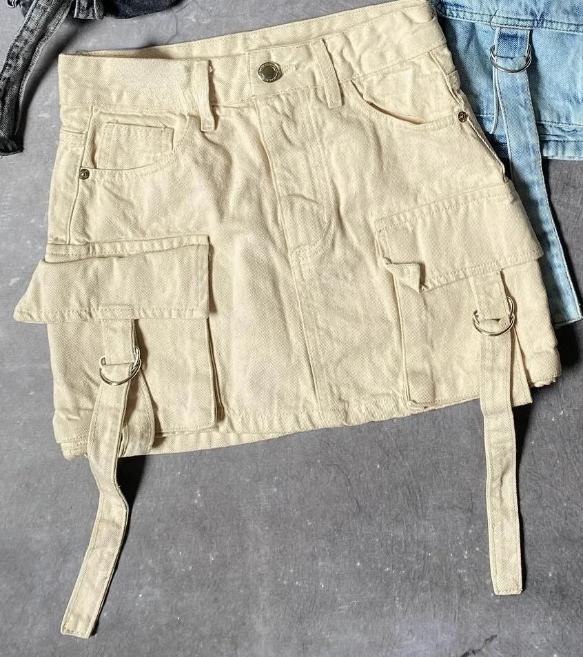"Stijlvolle A-lijn denim rok voor dames, effen blauwe kleur met zakken voor tijdloze en praktische uitstraling."