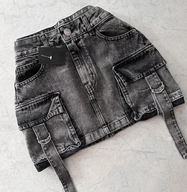 "Stijlvolle A-lijn denim rok voor dames, effen blauwe kleur met zakken voor tijdloze en praktische uitstraling."