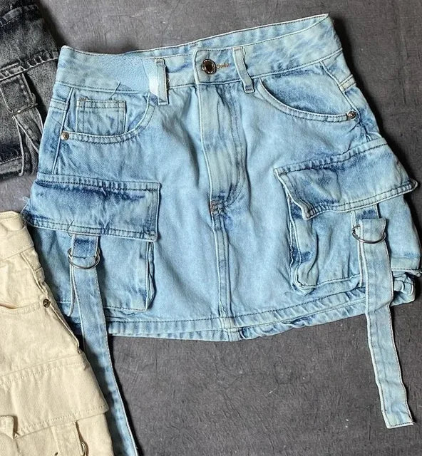 "Stijlvolle A-lijn denim rok voor dames, effen blauwe kleur met zakken voor tijdloze en praktische uitstraling."
