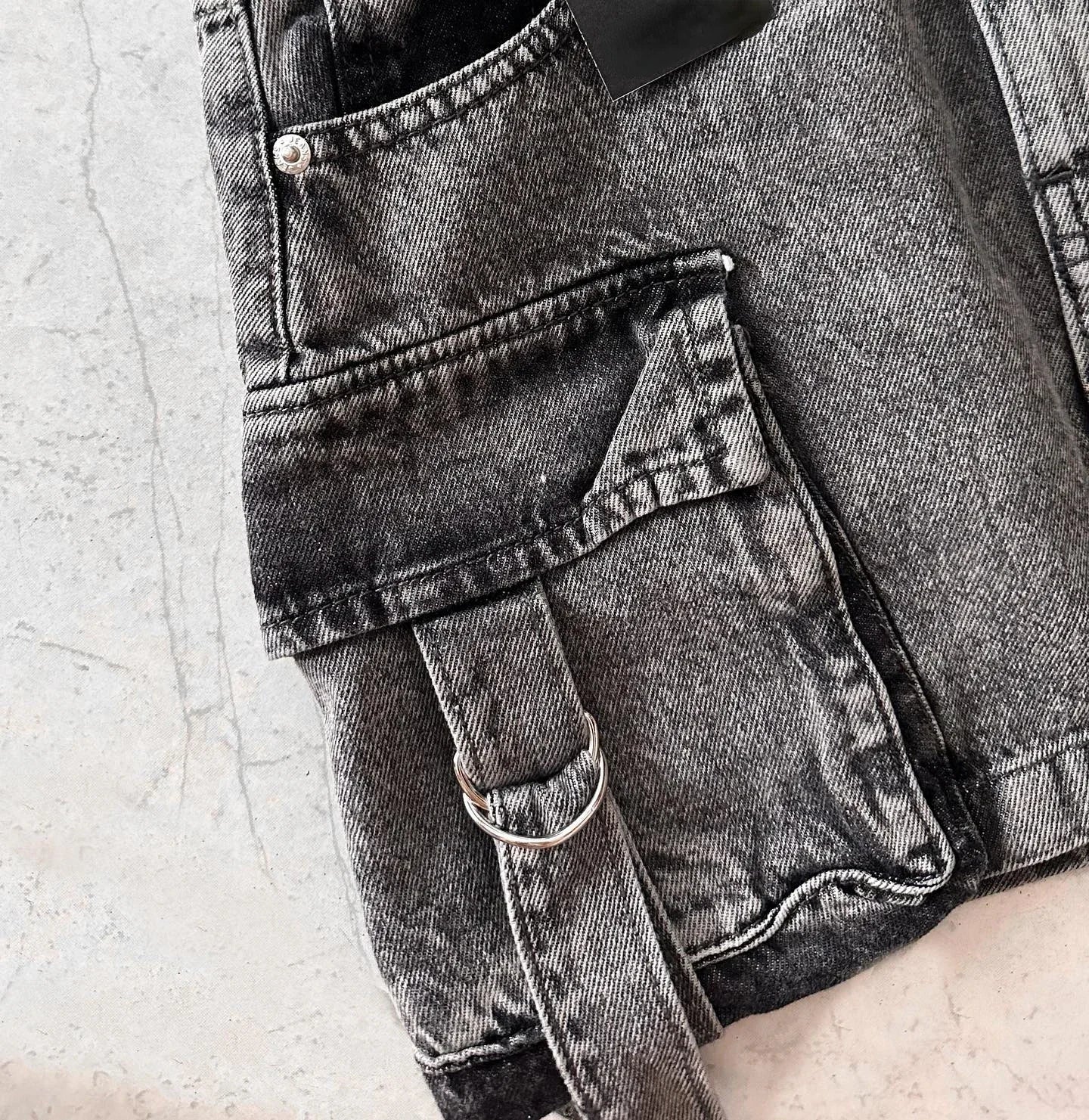 "Stijlvolle A-lijn denim rok voor dames, effen blauwe kleur met zakken voor tijdloze en praktische uitstraling."