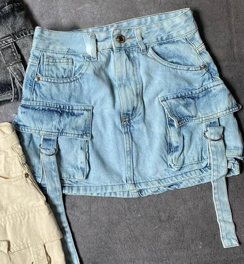 "Stijlvolle A-lijn denim rok voor dames, effen blauwe kleur met zakken voor tijdloze en praktische uitstraling."