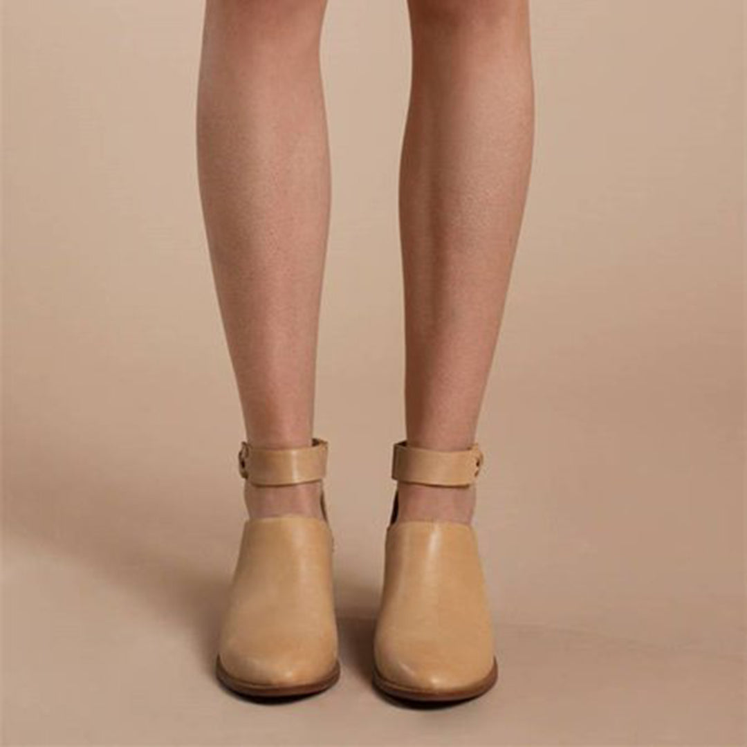 "Stijlvolle beige orthopedische damesschoenen met ergonomische zool en elegante uitstraling voor dagelijks comfort."