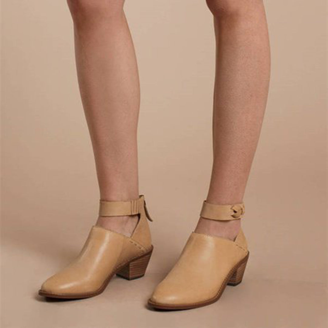 "Stijlvolle beige orthopedische damesschoenen met ergonomische zool en elegante uitstraling voor dagelijks comfort."