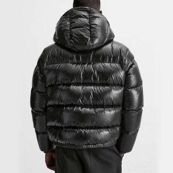 "Stijlvolle effen pufferjas voor mannen, strak minimalistisch design, comfortabele pasvorm en zijzakken, ideaal voor winterda