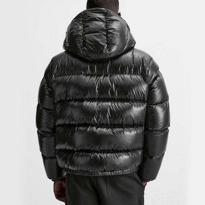 "Stijlvolle effen pufferjas voor mannen, strak minimalistisch design, comfortabele pasvorm en zijzakken, ideaal voor winterda