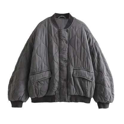 "Stijlvolle en loszittende grijze damesbomberjack voor een trendy, elegante look en comfortabele pasvorm, ideaal voor elke ge