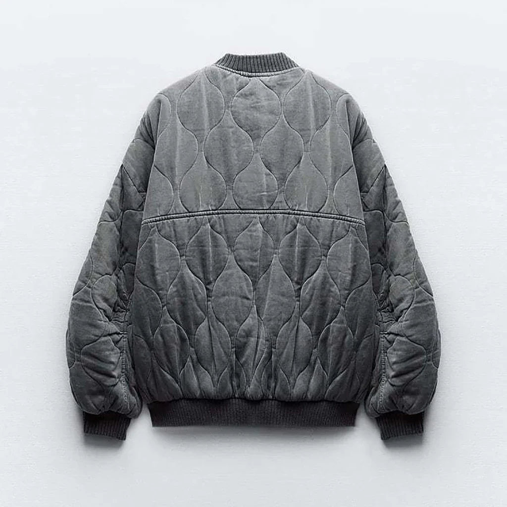 "Stijlvolle en loszittende grijze damesbomberjack voor een trendy, elegante look en comfortabele pasvorm, ideaal voor elke ge