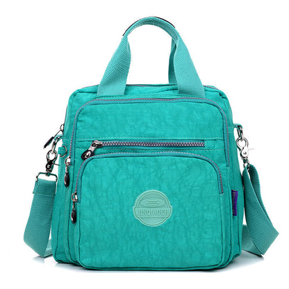 "Stijlvolle en praktische waterdichte nylon crossbody tas in zwart, met meerdere vakken en 3-weg gebruiksopties."