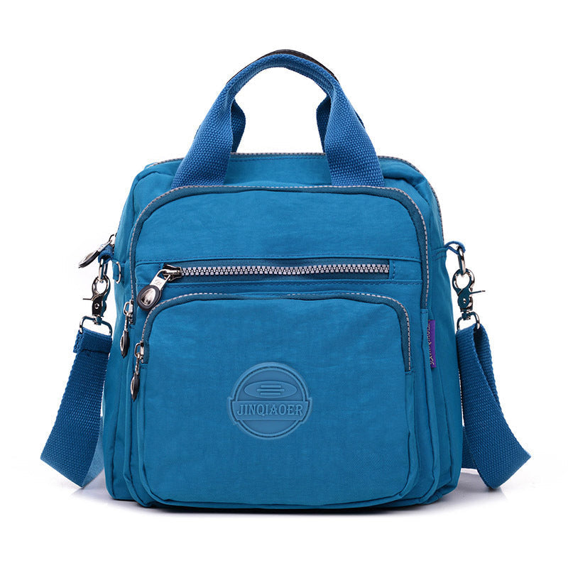 "Stijlvolle en praktische waterdichte nylon crossbody tas in zwart, met meerdere vakken en 3-weg gebruiksopties."