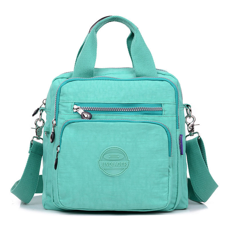 "Stijlvolle en praktische waterdichte nylon crossbody tas in zwart, met meerdere vakken en 3-weg gebruiksopties."