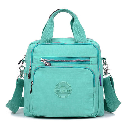 "Stijlvolle en praktische waterdichte nylon crossbody tas in zwart, met meerdere vakken en 3-weg gebruiksopties."