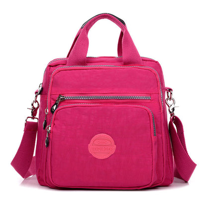 "Stijlvolle en praktische waterdichte nylon crossbody tas in zwart, met meerdere vakken en 3-weg gebruiksopties."