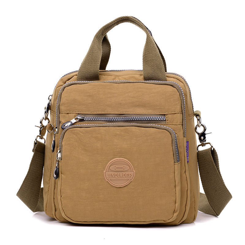 "Stijlvolle en praktische waterdichte nylon crossbody tas in zwart, met meerdere vakken en 3-weg gebruiksopties."