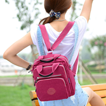 "Stijlvolle en praktische waterdichte nylon crossbody tas in zwart, met meerdere vakken en 3-weg gebruiksopties."