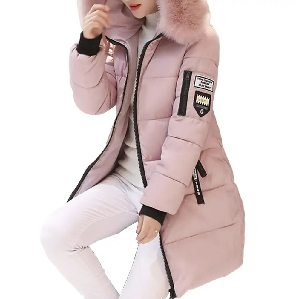 "Stijlvolle en warme dames winterjas, wit, isolerende laag, elegant en comfortabel ontwerp voor koude dagen."