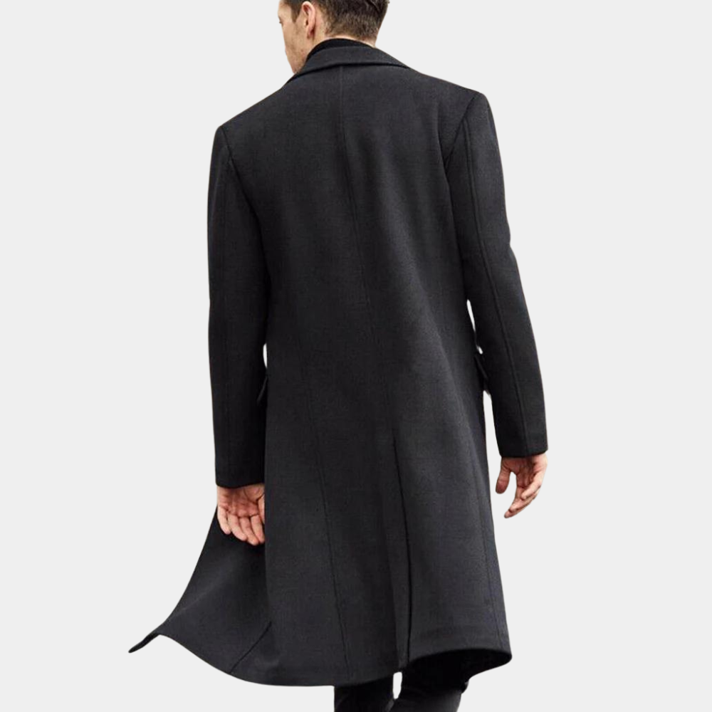 "Stijlvolle gele trenchcoat heren met klassieke revers, ideaal voor herfst, biedt comfort en elegantie voor de moderne man."