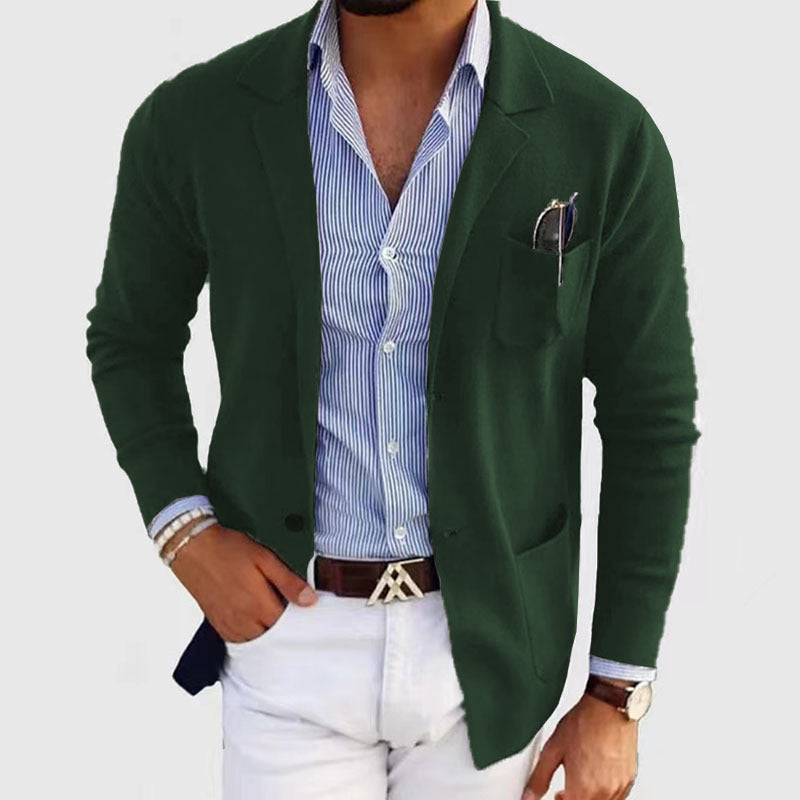 "Stijlvolle herenblazer met klepzakken, reverskraag en ademend polyester, perfect voor een elegante, casual look."